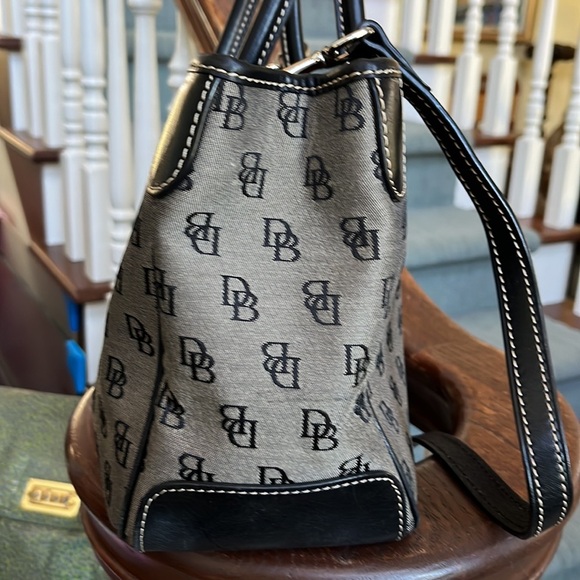 Dooney & Bourke Signature print gray/black satchel/Crossbody Silvertone buckle - Picture 5 of 12